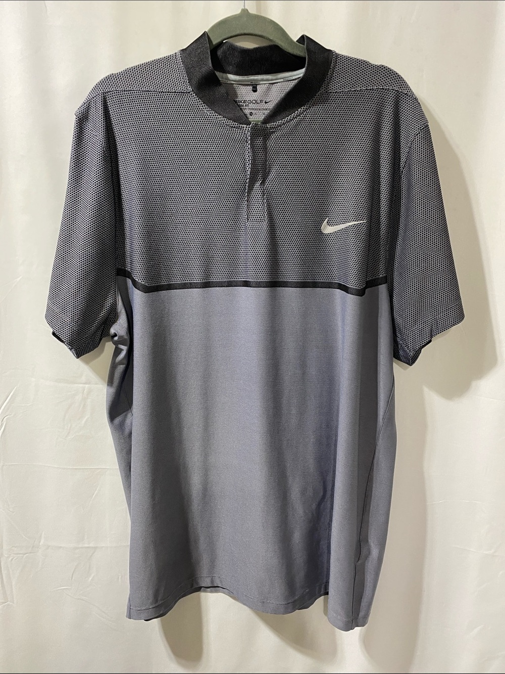 Nike Men’s Two-Tone Grey Athletic Polo with Swoosh